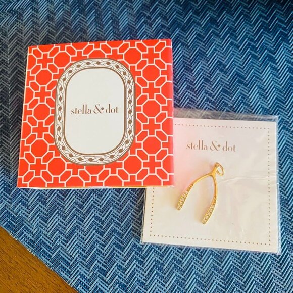 Stella & Dot Wishbone Charm Gold Tone Good Luck NWT - Picture 3 of 3